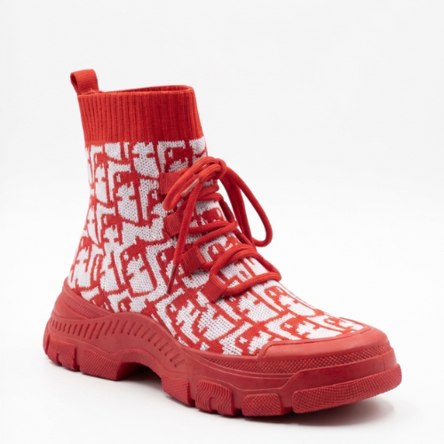 Chaussure haute en tricot avec semelle crantée robuste, présentée en profil gauche, prise en studio.