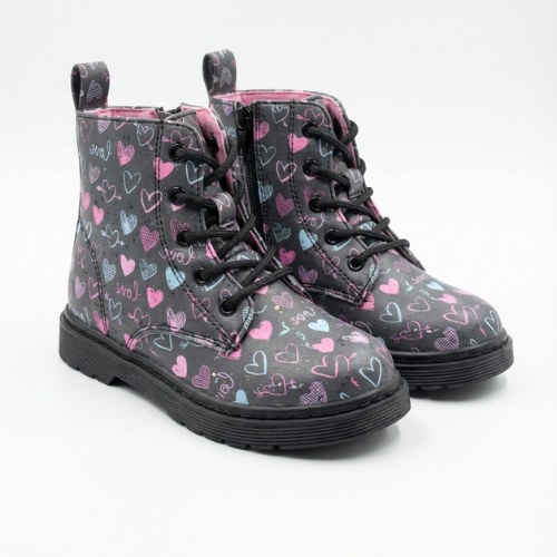 Bottines fille grises à imprimé cœurs roses et bleus, semelle noire antidérapante