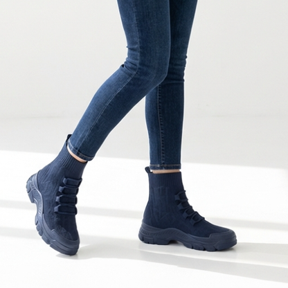 Chaussures bottines montantes contemporaines à semelle chunky, structure souple en maille et maintien renforcé, mises en valeur sur fond blanc e-commerce.