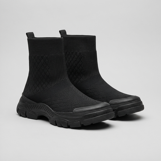 Bottines montantes pour femme en tissu knit avec semelle épaisse sportive, style sneaker-boot, photo produit e-commerce sur fond blanc.