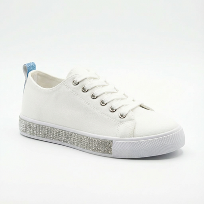 Chaussures sneakers blanches modernes pour femme avec détails brillants et design chic 🤍💎
