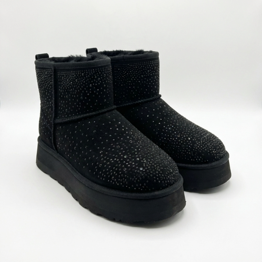Bottines noires élégantes pour femme, doublure chaude, semelle épaisse antidérapante, design moderne avec détails brillants, photo produit sur fond blanc.