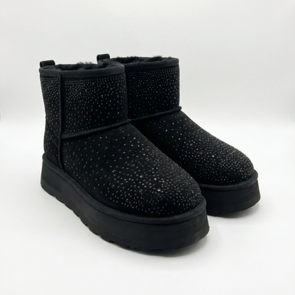Bottines noires élégantes pour femme, doublure chaude, semelle épaisse antidérapante, design moderne avec détails brillants, photo produit sur fond blanc.