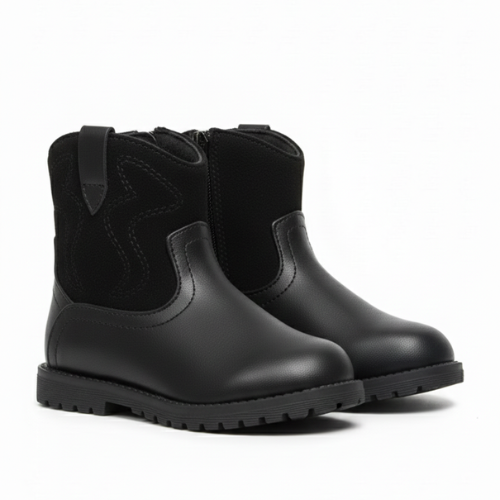 Paire de bottines noires pour enfant, design western, confort hivernal, semelle robuste, importées d’Espagne.