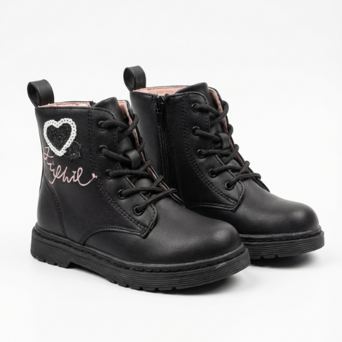 Bottes enfant noires en simili cuir avec cœur brillant et écriture rose, lacets et semelle crantée.